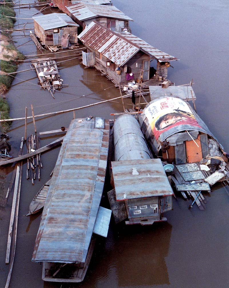 Houseboats Thailand.jpg